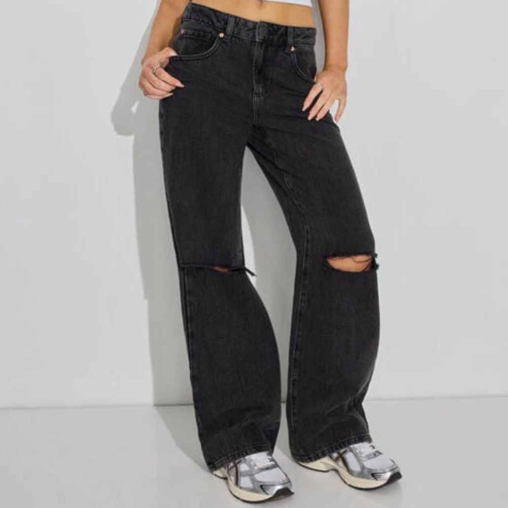 Woman’s Black Jeans